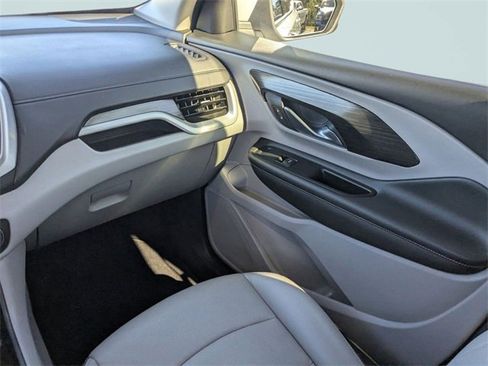 Used 2022 GMC Terrain SLT image 22