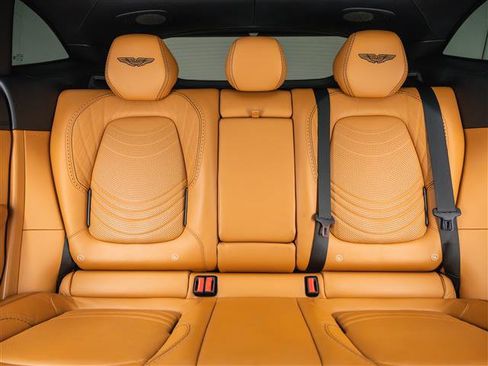 Used 2022 Aston Martin DBX image 30