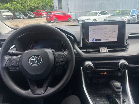 Used 2025 Toyota RAV4 XLE AWD/4WD image 30