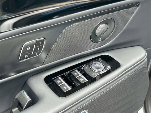 New 2025 Lincoln Nautilus Premier w/ Equipment Group 102A image 18