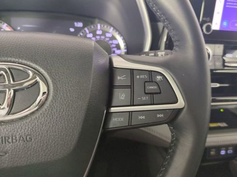 Used 2023 Toyota Highlander XLE FWD image 35