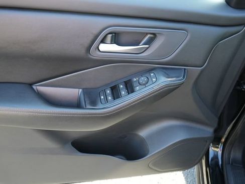 Used 2025 Nissan Rogue SV AWD/4WD image 23