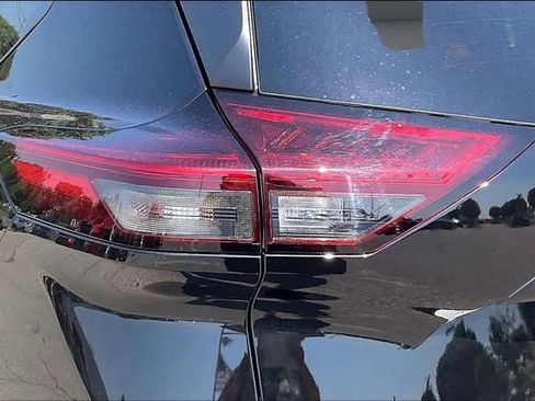 Certified 2026 Nissan Rogue SV FWD image 27