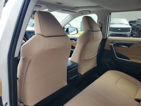 Used 2022 Toyota RAV4 XLE image 15