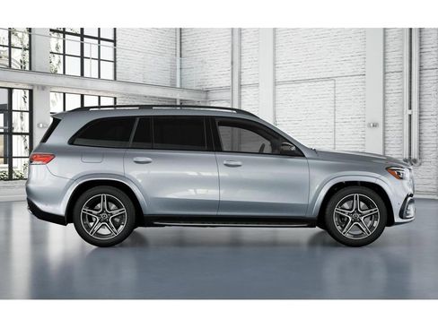 Used 2025 Mercedes-Benz GLS 450 4MATIC image 2