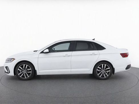 Used 2026 Volkswagen Jetta SE FWD image 4