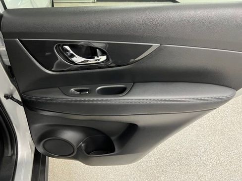 Used 2017 Nissan Rogue S image 48