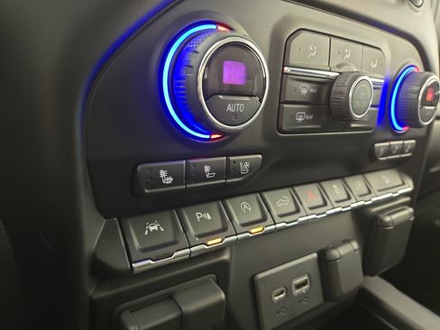Used 2019 Chevrolet Silverado 1500 LTZ w/ LTZ Premium Package AWD/4WD image 27