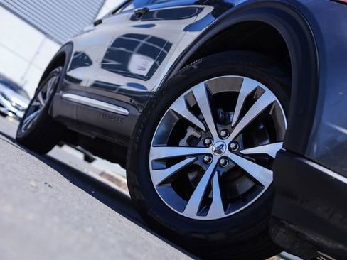Used 2020 Ford Explorer Platinum w/ Premium Technology Package AWD/4WD image 21