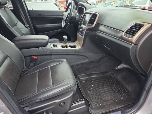 Used 2014 Jeep Grand Cherokee Limited w/ Luxury Group II AWD/4WD image 28