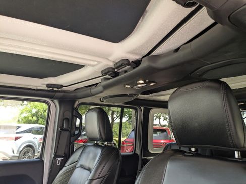 Used 2021 Jeep Wrangler Unlimited Sahara AWD/4WD image 18