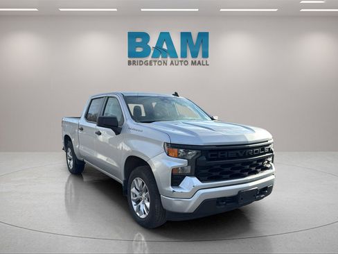 Used 2022 Chevrolet Silverado 1500 Custom image 1