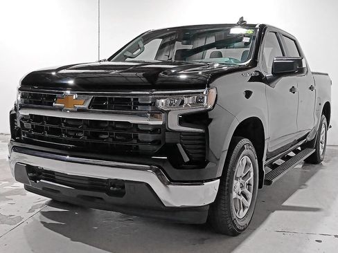 Used 2025 Chevrolet Silverado 1500 LT AWD/4WD image 3