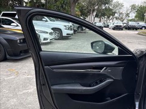 Used 2019 MAZDA MAZDA3 Hatchback w/ Premium Package image 22