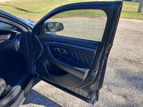 Used 2017 Ford Taurus Limited image 28