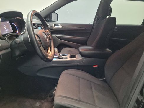 Used 2017 Jeep Grand Cherokee Laredo w/ Quick Order Package 23E AWD/4WD image 17