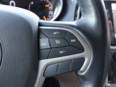 Used 2022 Jeep Grand Cherokee Laredo E w/ Security & Convenience Group image 29