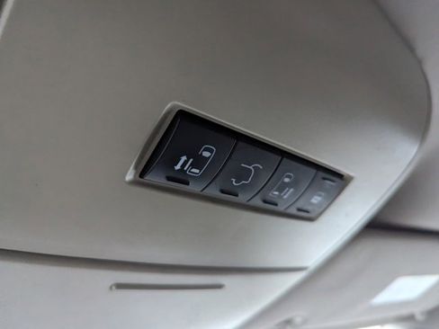 Used 2014 Dodge Grand Caravan SXT image 16