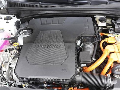 Certified 2025 Hyundai Elantra SEL FWD image 30