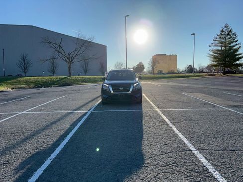 Used 2025 Nissan Pathfinder SV image 16