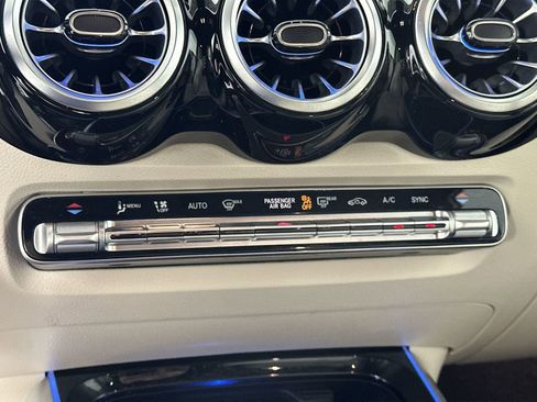 Used 2025 Mercedes-Benz GLB 250 image 18
