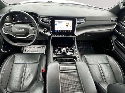 Used 2023 Jeep Wagoneer L Series III w/ Premium Group I image 7