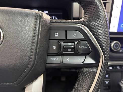 Used 2025 Toyota Tundra Limited AWD/4WD image 18
