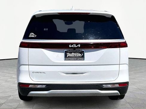 Used 2024 Kia Carnival EX FWD image 5