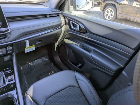 New 2026 Jeep Compass Latitude AWD/4WD image 17