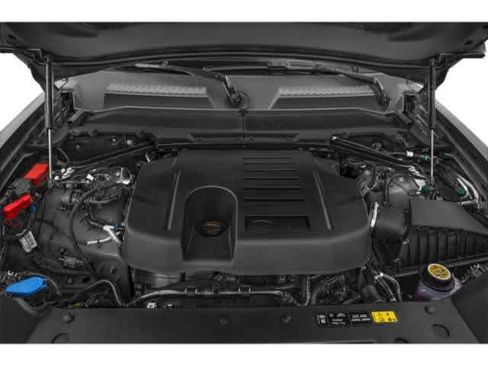 Used 2025 Land Rover Range Rover Long Wheelbase SE image 12