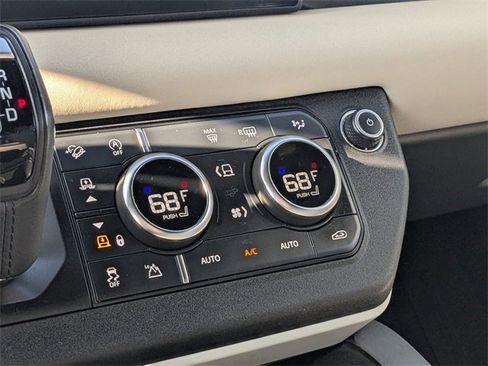 Used 2023 Land Rover Defender 110 SE image 19