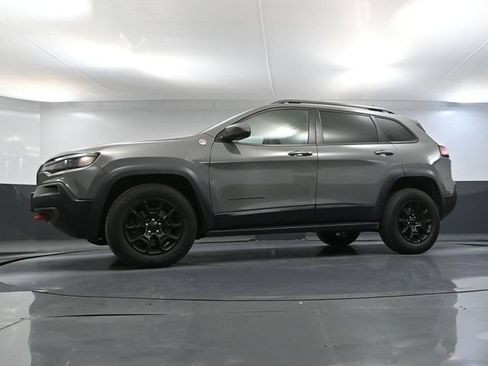 Used 2019 Jeep Cherokee Trailhawk w/ Comfort/Convenience Group AWD/4WD image 48