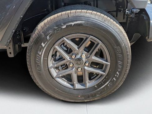 New 2025 Jeep Gladiator Sport image 9