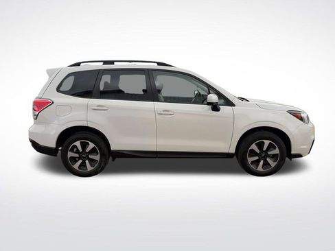 Used 2018 Subaru Forester 2.5i Premium w/ All-Weather Package AWD/4WD image 8