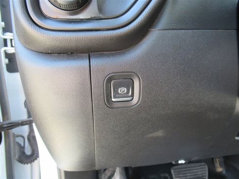 Used 2021 Chevrolet Silverado 2500 W/T image 17