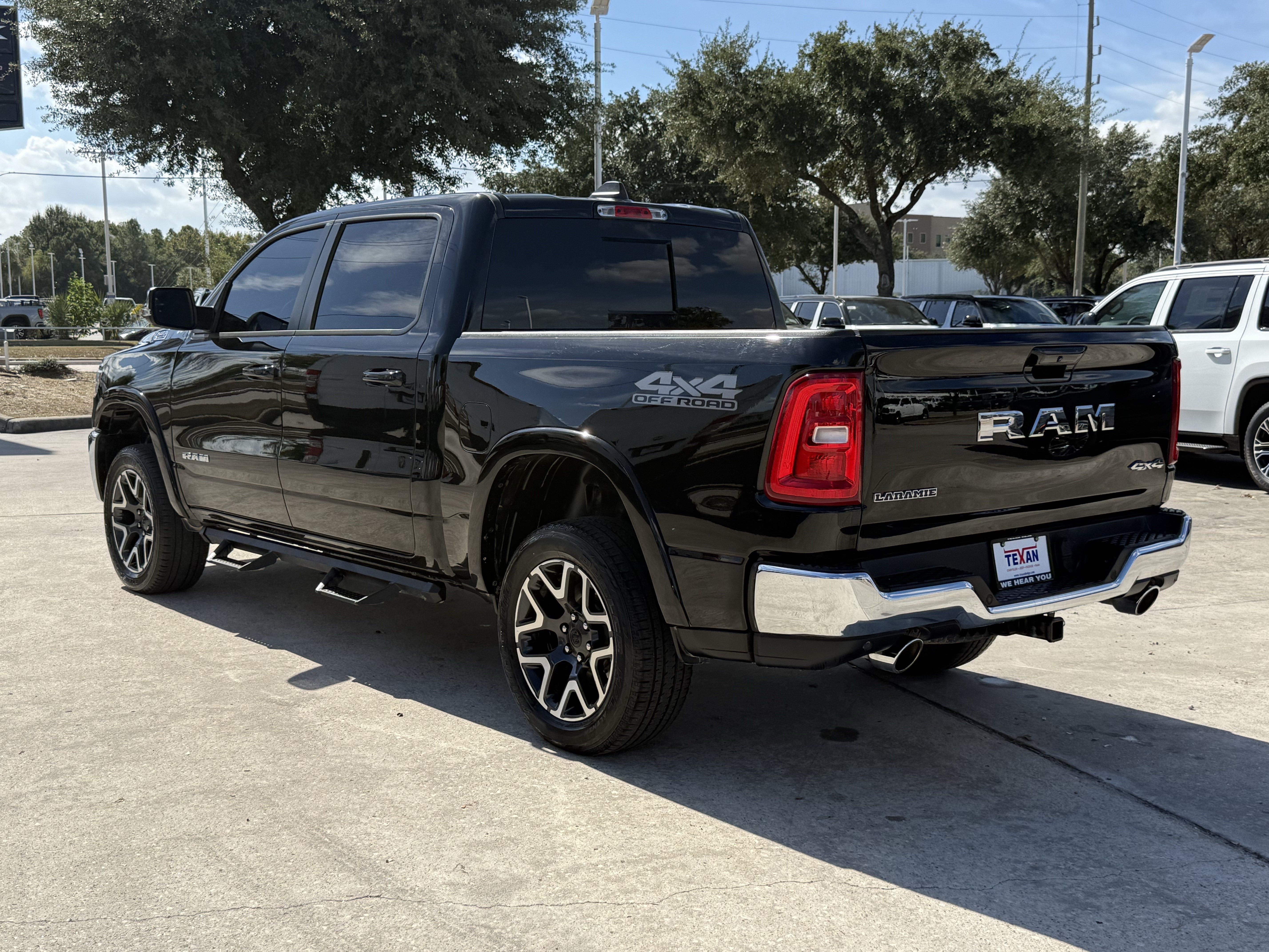 Used 2025 RAM 1500 Laramie w/ Off Road Group AWD/4WD image 7