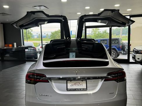 Used 2018 Tesla Model X 75D AWD/4WD image 7