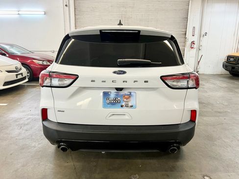 Used 2021 Ford Escape SE w/ SE Sport Appearance Package FWD image 6