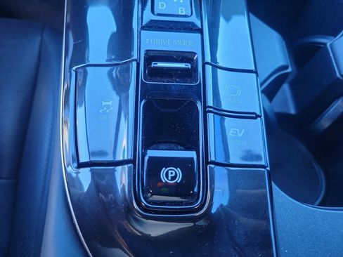 Used 2024 Toyota Crown Limited image 24