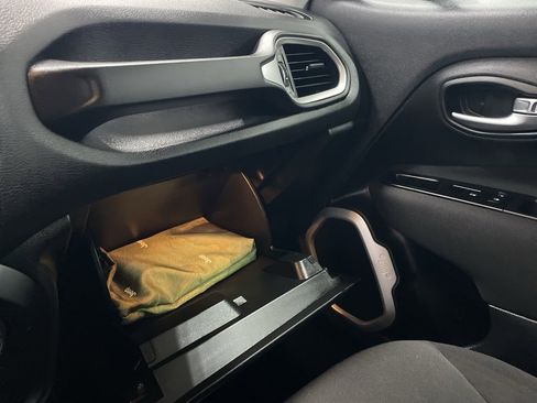 Used 2021 Jeep Renegade Sport image 16