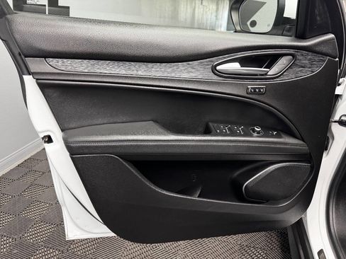 Used 2023 Alfa Romeo Stelvio Sprint image 35