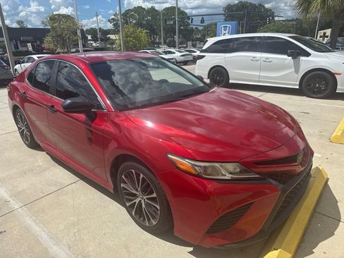 Used 2019 Toyota Camry SE FWD image 1