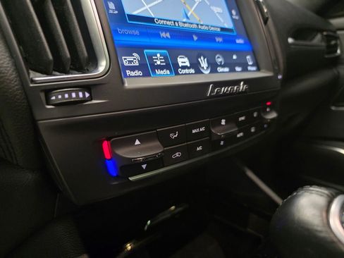 Used 2018 Maserati Levante GranSport image 27