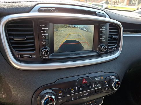 Used 2018 Kia Sorento LX image 24