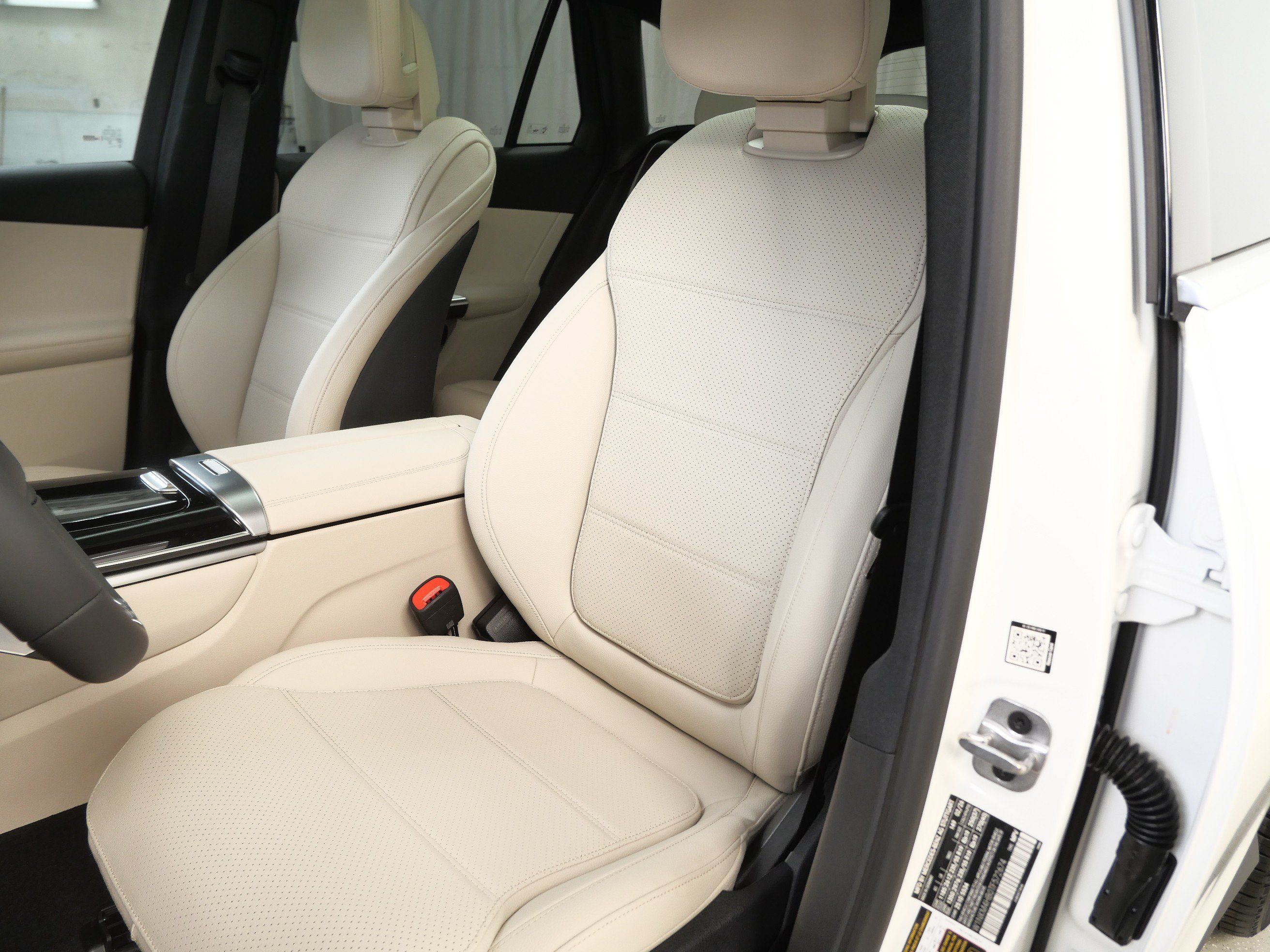 New 2026 Mercedes-Benz GLC 300 4MATIC image 3