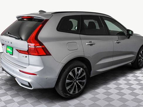 Used 2025 Volvo XC60 B5 Plus image 8