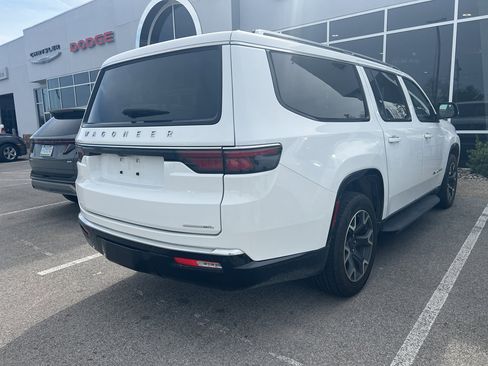 Used 2023 Jeep Wagoneer L Series III image 9