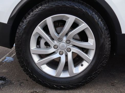 Used 2018 Land Rover Discovery HSE image 41
