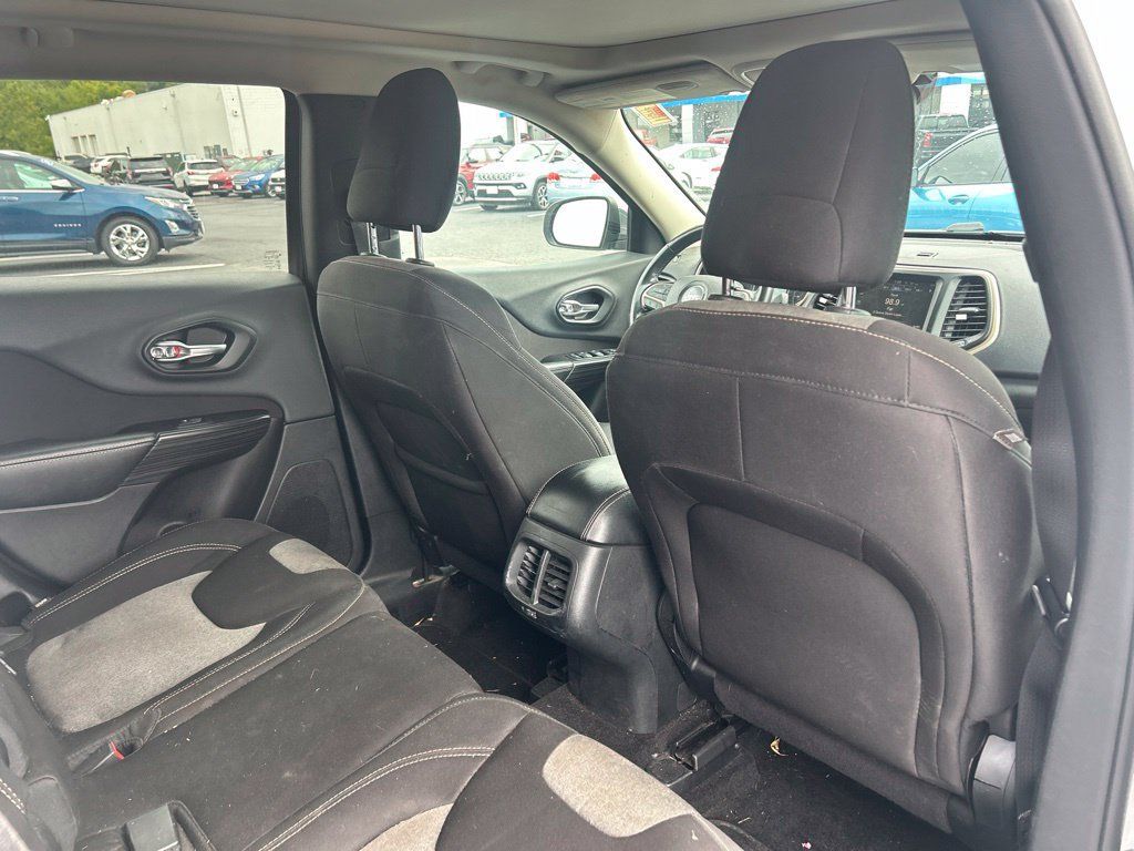 Used 2014 Jeep Cherokee Latitude w/ Comfort/Convenience Group AWD/4WD image 38