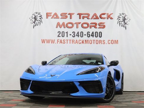 Used 2021 Chevrolet Corvette Stingray Premium Cpe w/ Z51 Performance Package RWD image 2